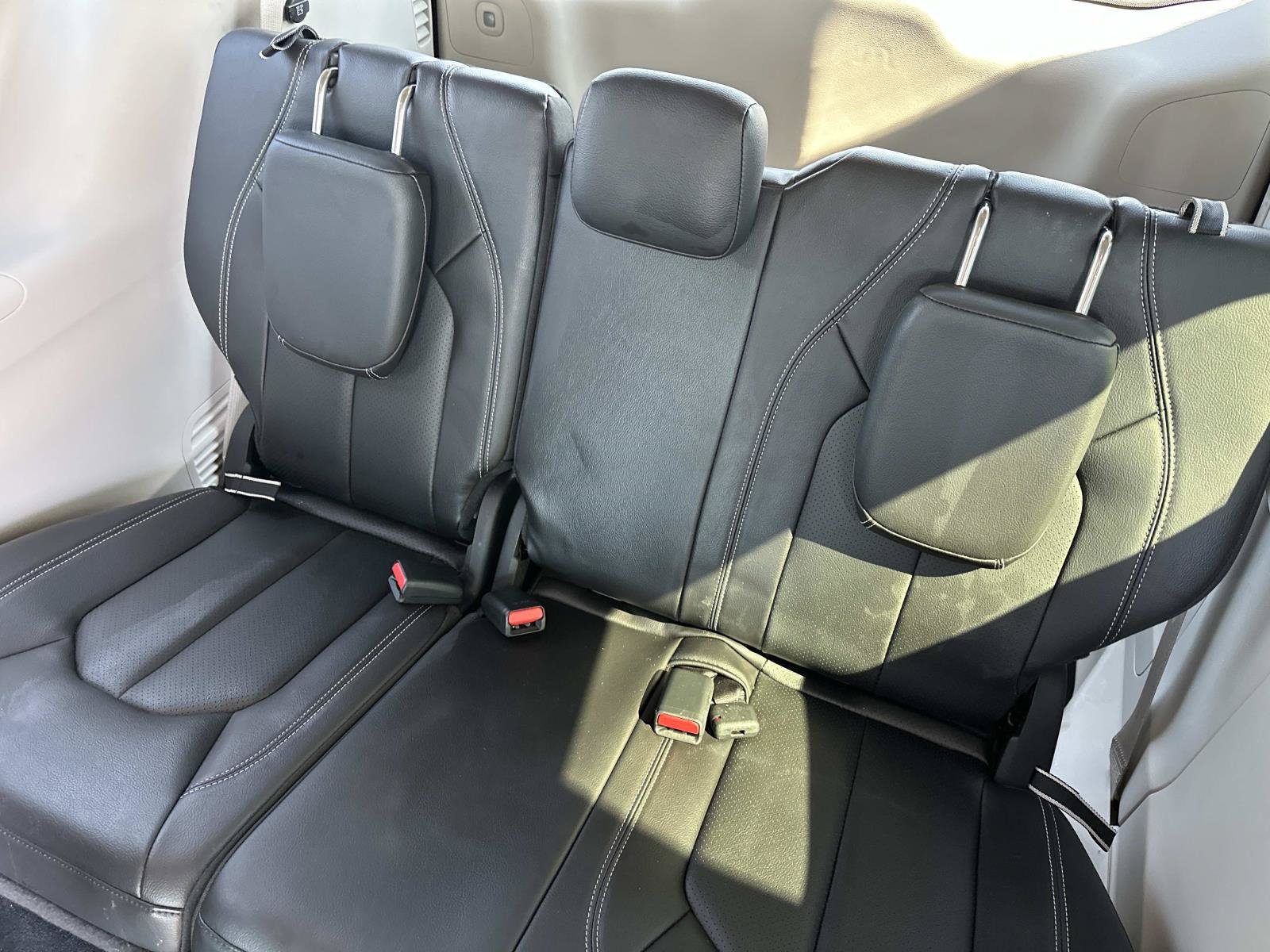 Used 2022 Chrysler Pacifica Touring-L FWD image 12
