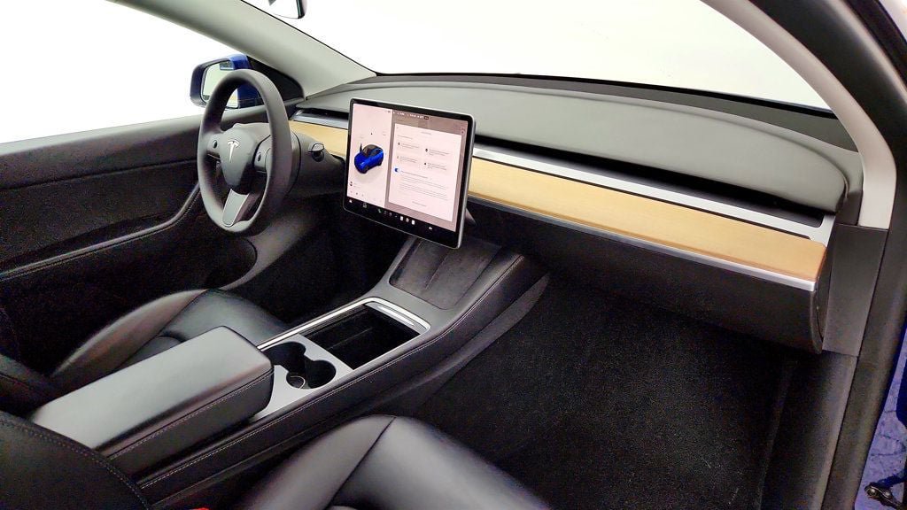 Used 2022 Tesla Model Y Long Range AWD/4WD image 26