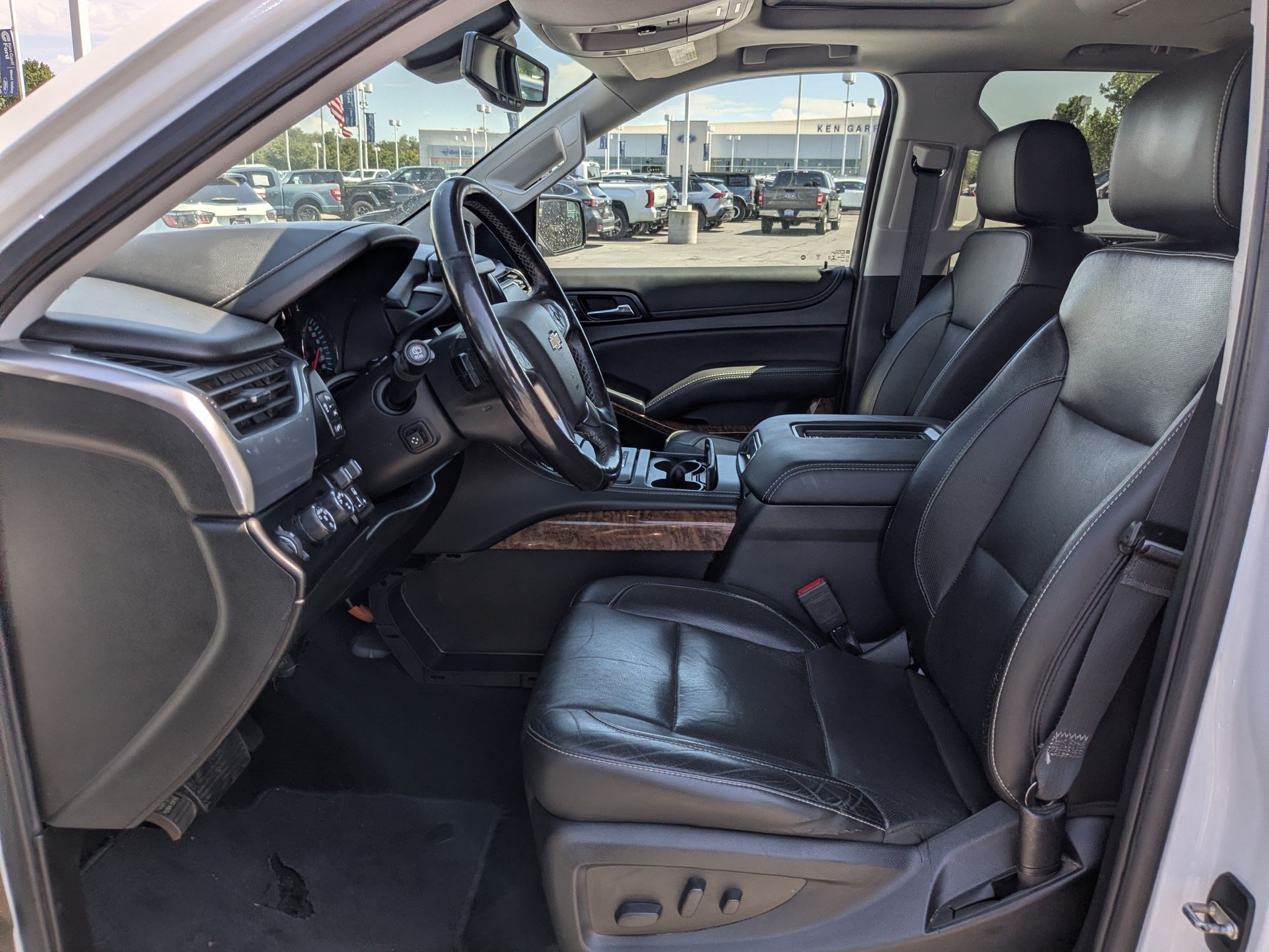 Used 2020 Chevrolet Tahoe Premier AWD/4WD image 17