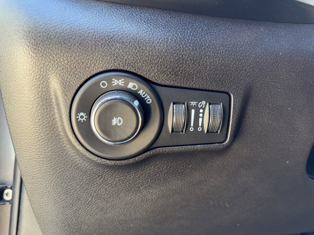 Used 2023 Jeep Compass Latitude w/ Convenience Group image 18