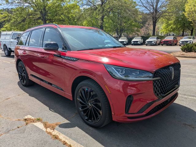 Used 2025 Lincoln Aviator Reserve w/ Jet Appearance Package image 2