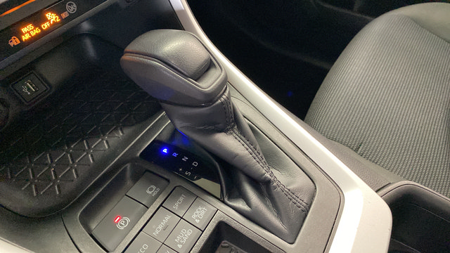 Used 2023 Toyota RAV4 LE AWD/4WD image 18