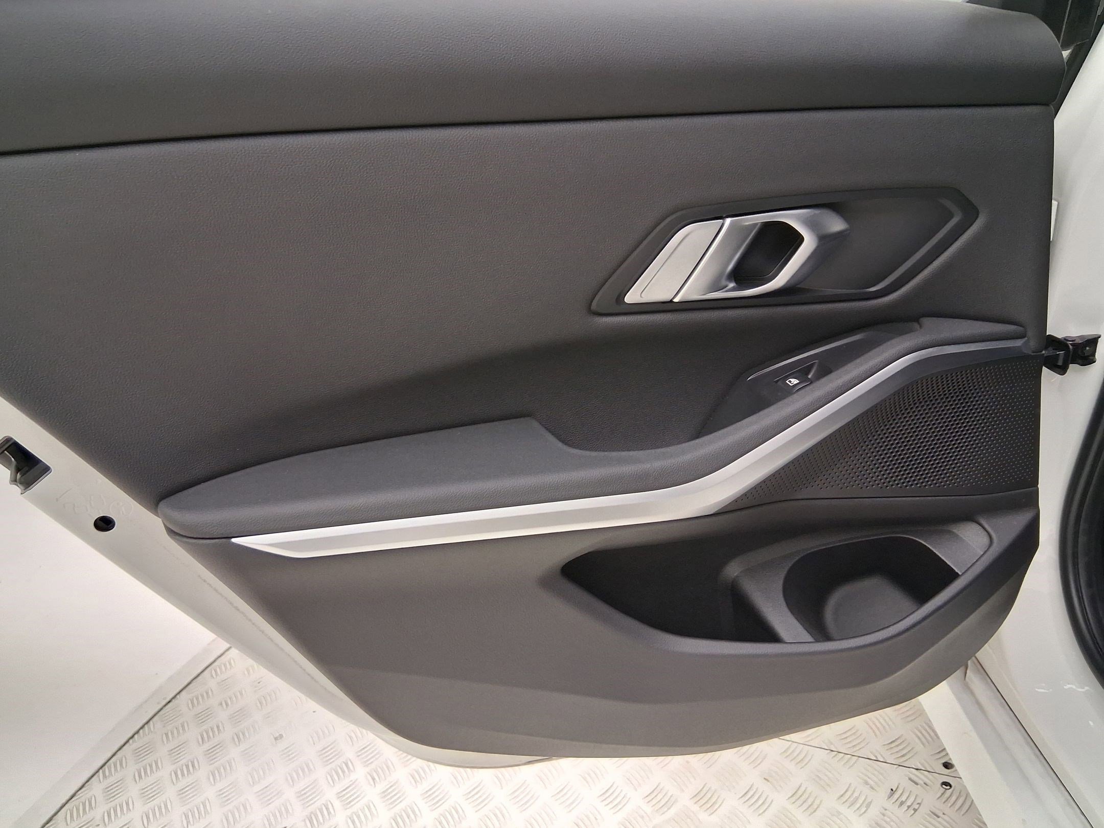 Used 2020 BMW 330i Sedan w/ Convenience Package image 31