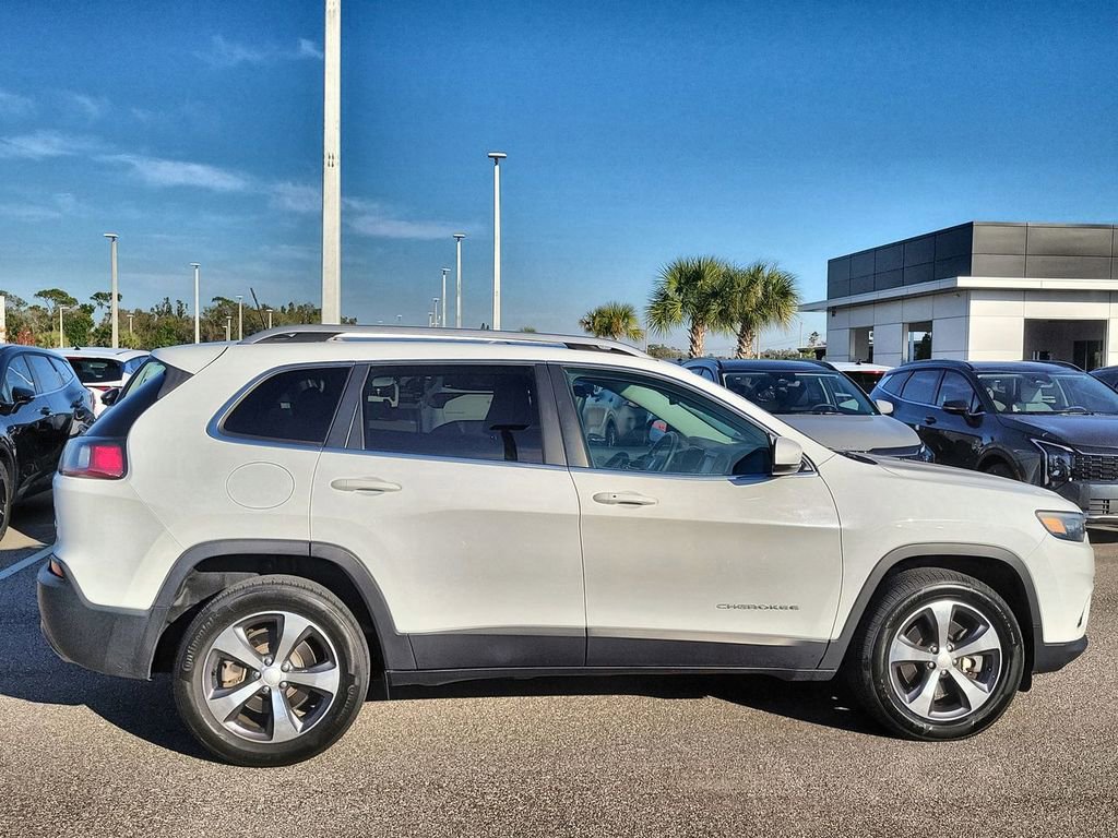 Used 2019 Jeep Cherokee Limited image 4