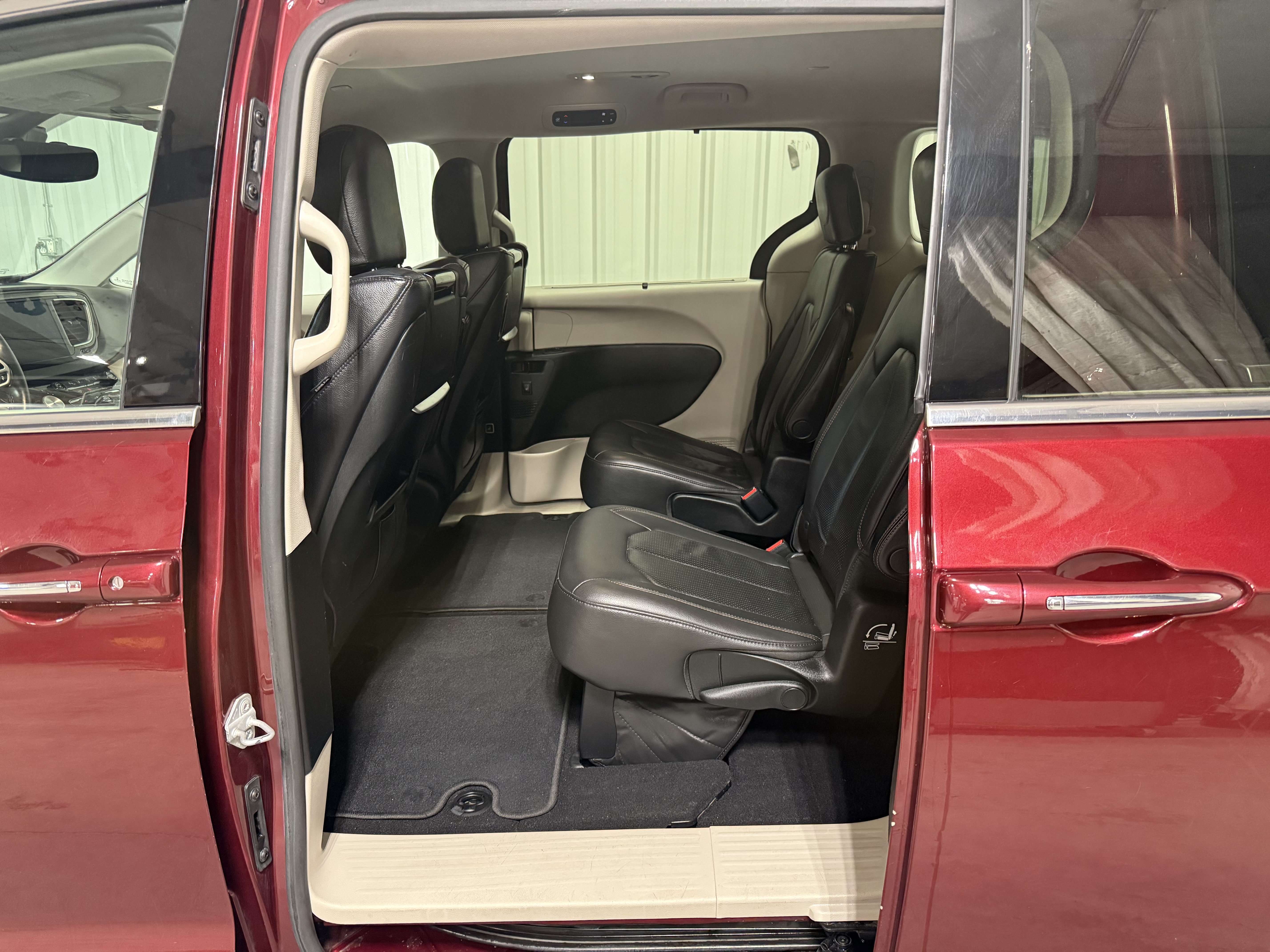 Used 2017 Chrysler Pacifica Touring-L Plus FWD image 17