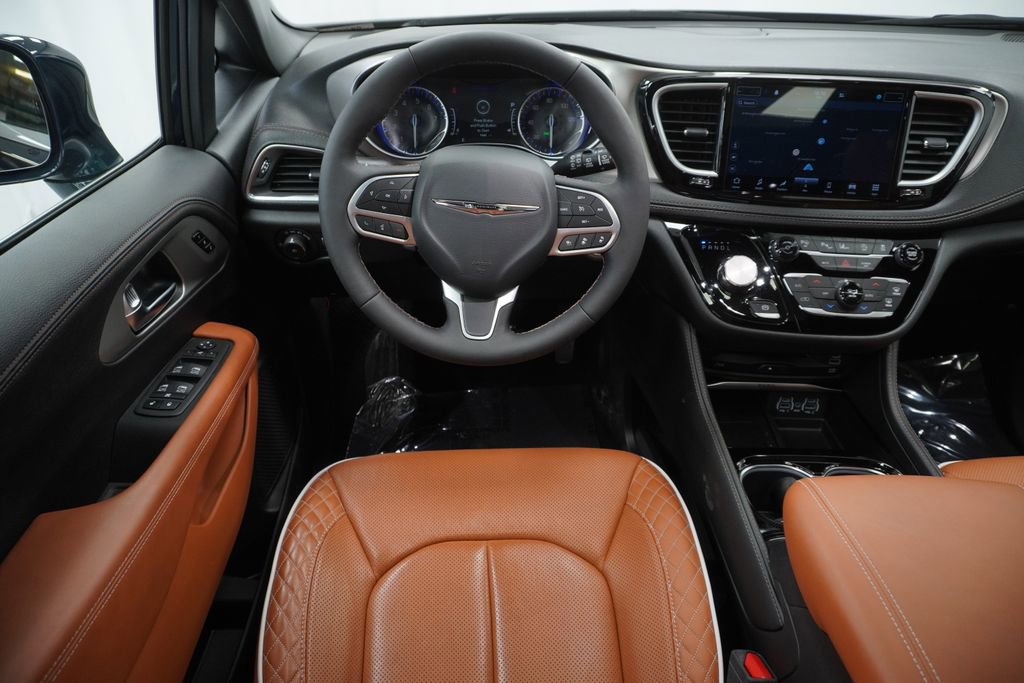 Used 2024 Chrysler Pacifica Pinnacle image 23