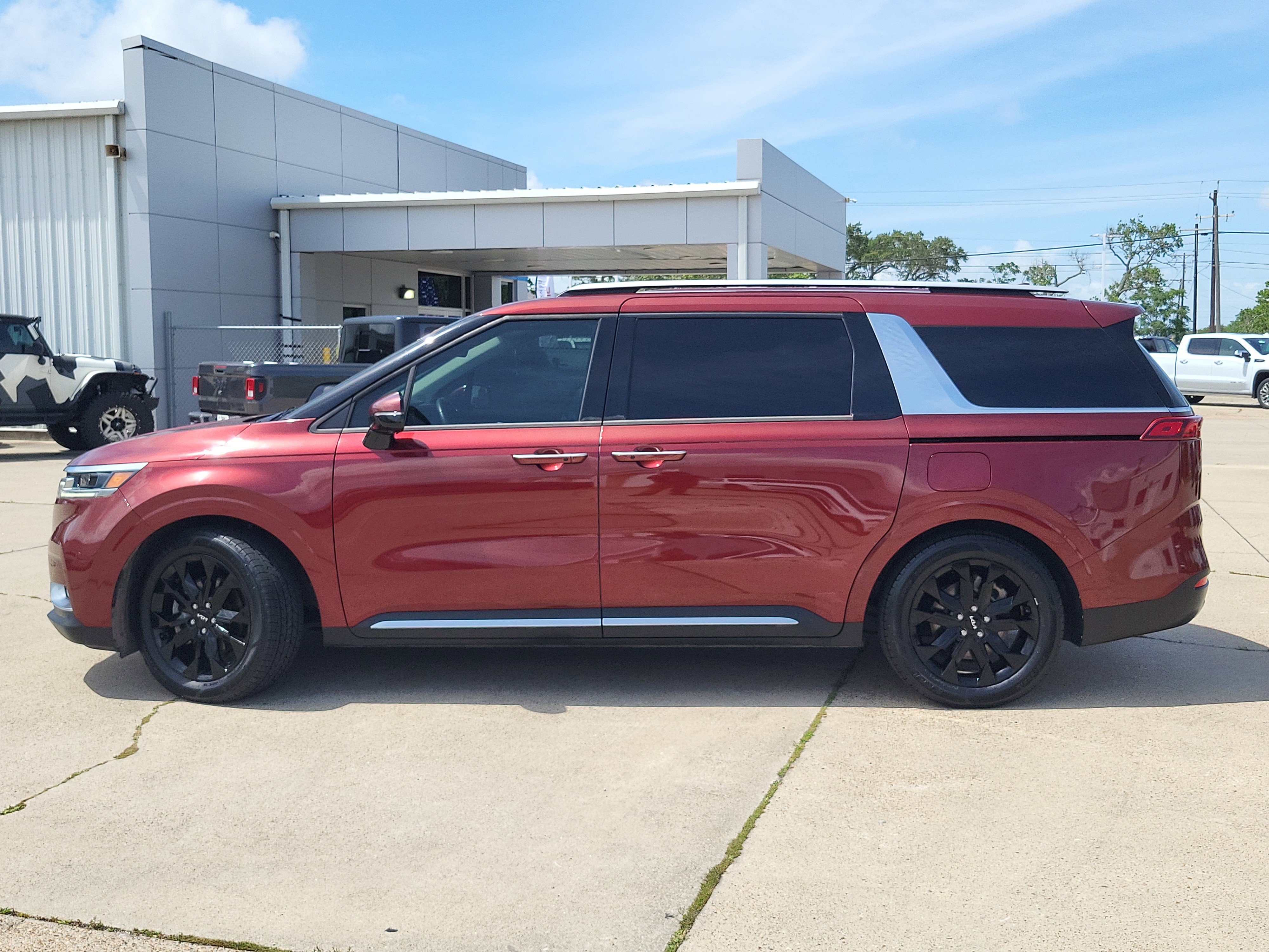 Used 2022 Kia Carnival SX FWD image 8
