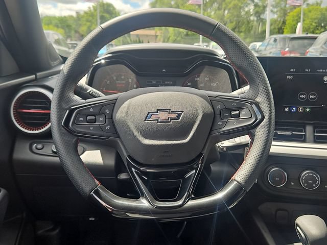 Used 2025 Chevrolet Trax RS FWD image 14