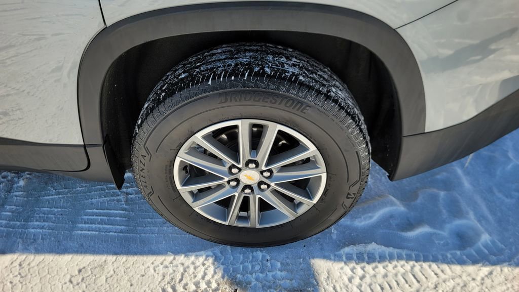 Used 2023 Chevrolet Traverse LT image 8