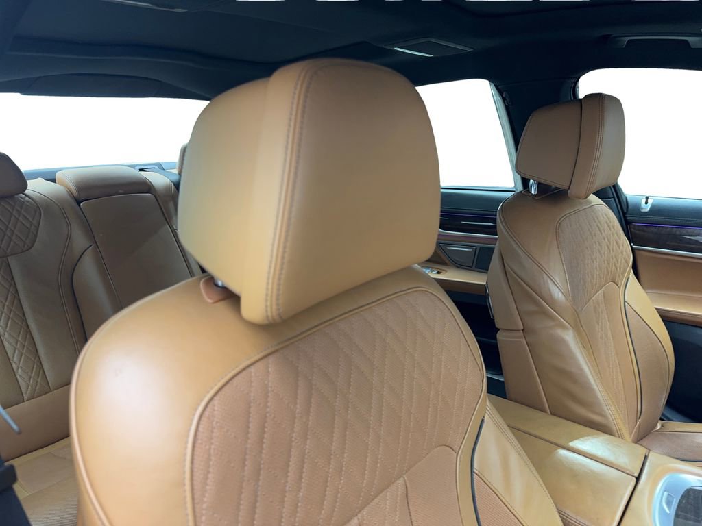 Used 2017 BMW 750i xDrive image 46