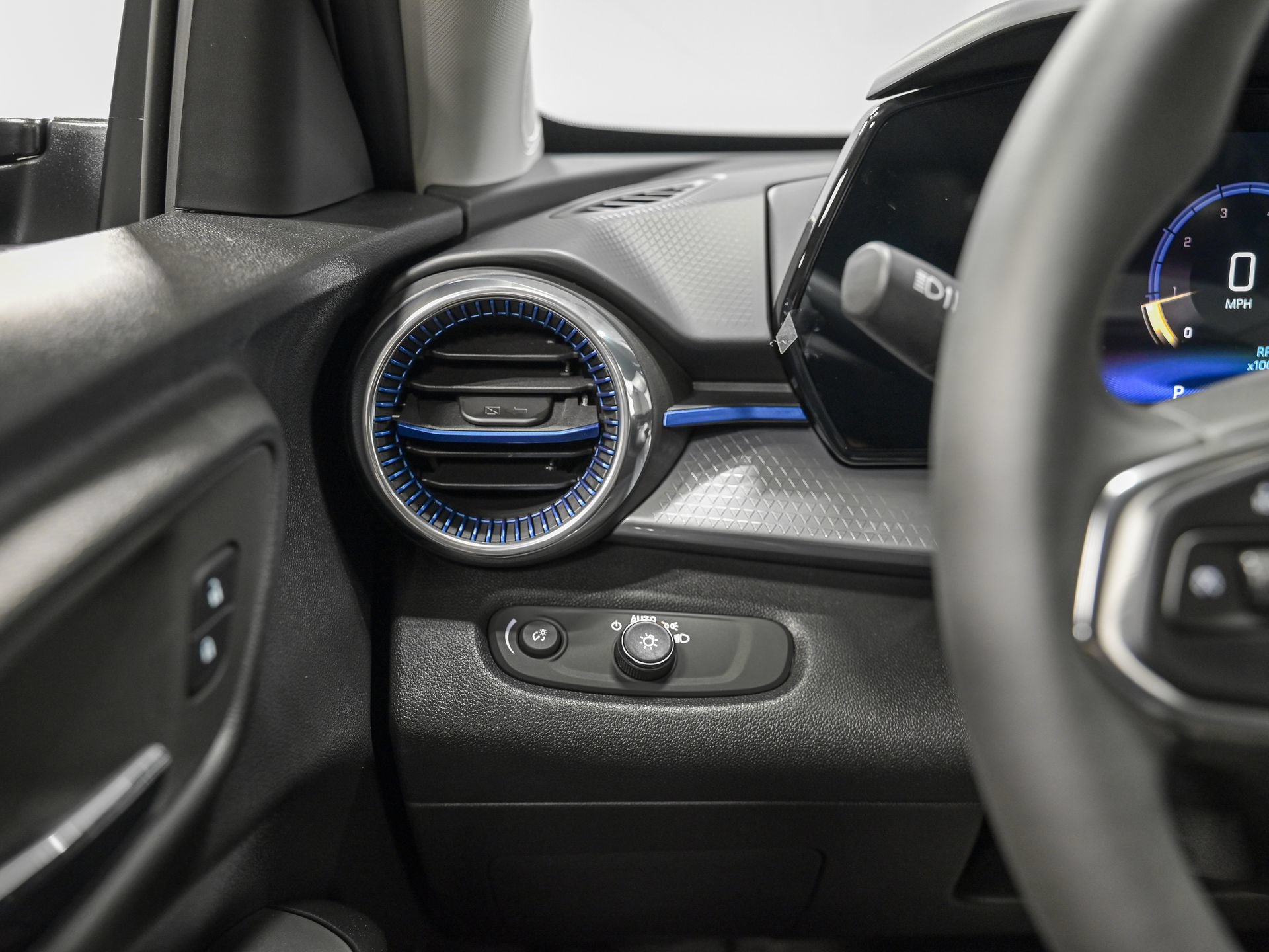 Used 2026 Chevrolet Trax LT w/ Driver Confidence Package FWD image 17