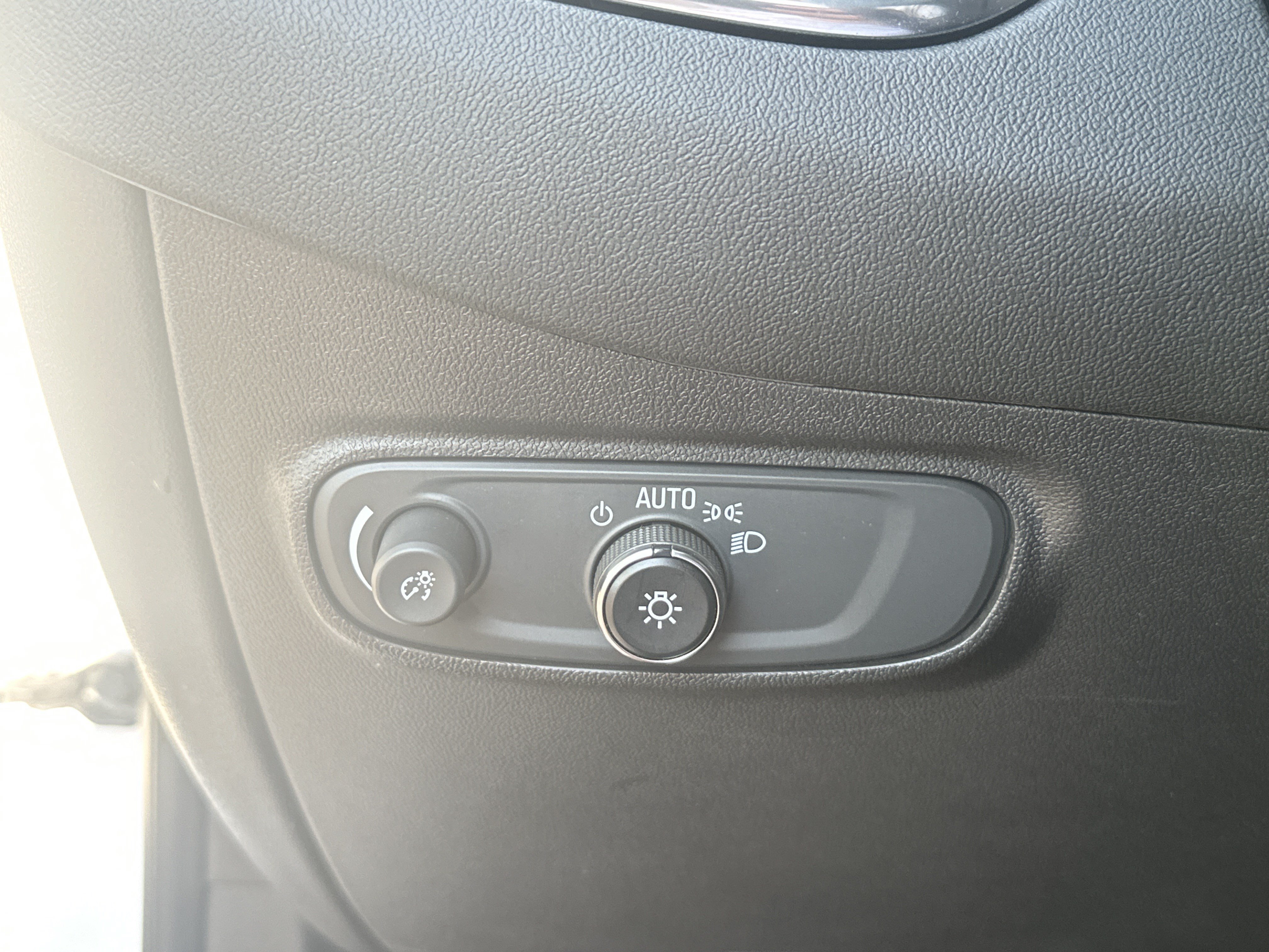 Used 2023 Chevrolet Equinox LT FWD image 23