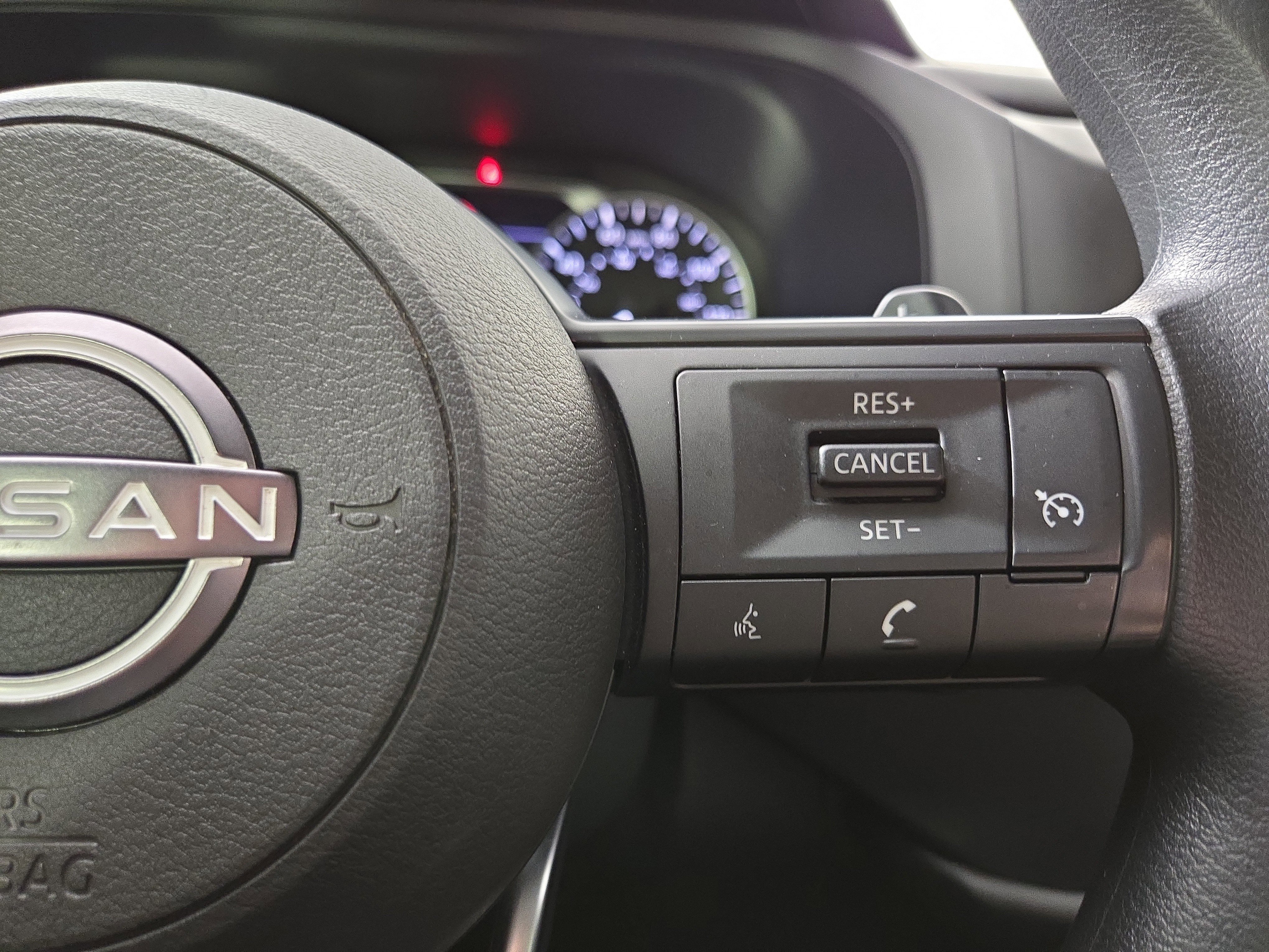 Used 2024 Nissan Pathfinder S image 16