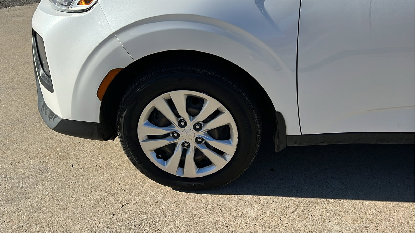 Used 2020 Kia Soul LX image 12