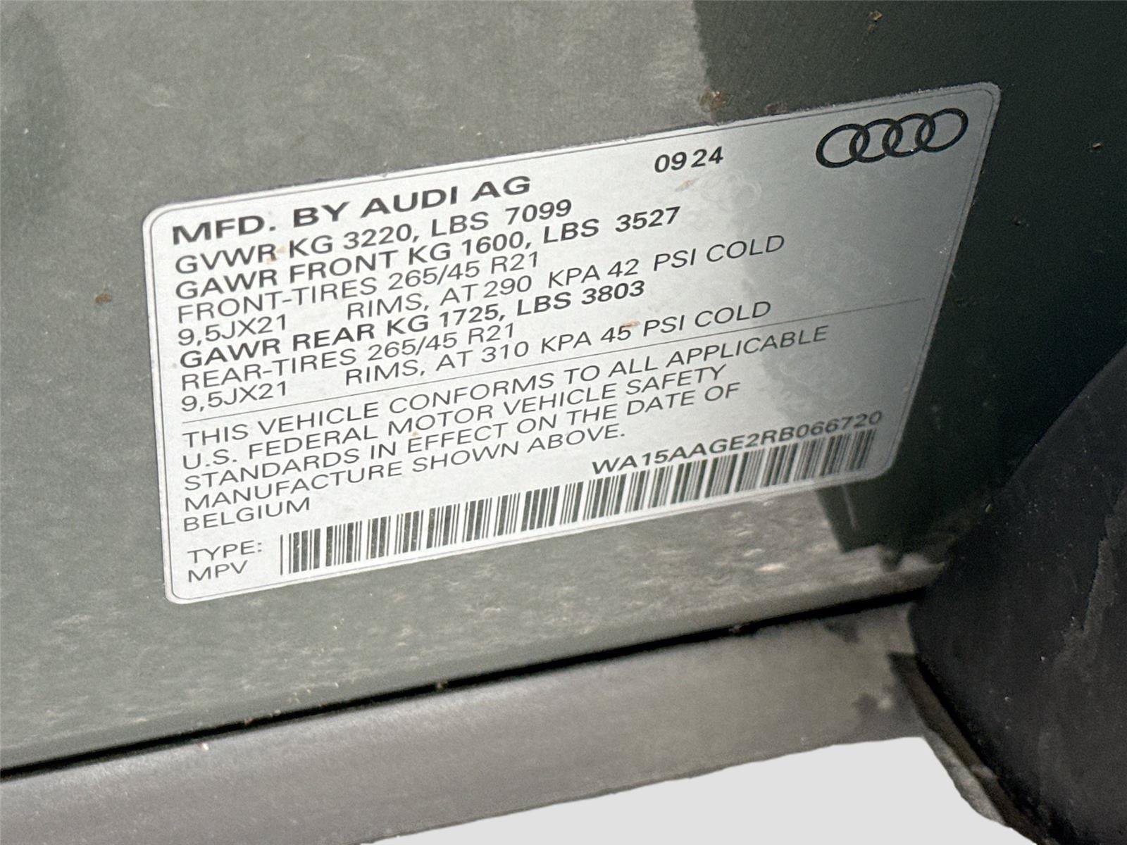Certified 2024 Audi Q8 e-tron Premium Plus w/ Premium Plus Package AWD/4WD image 34