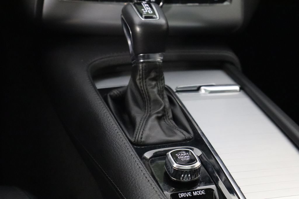 Used 2018 Volvo XC90 T5 Momentum w/ Convenience Package FWD image 31