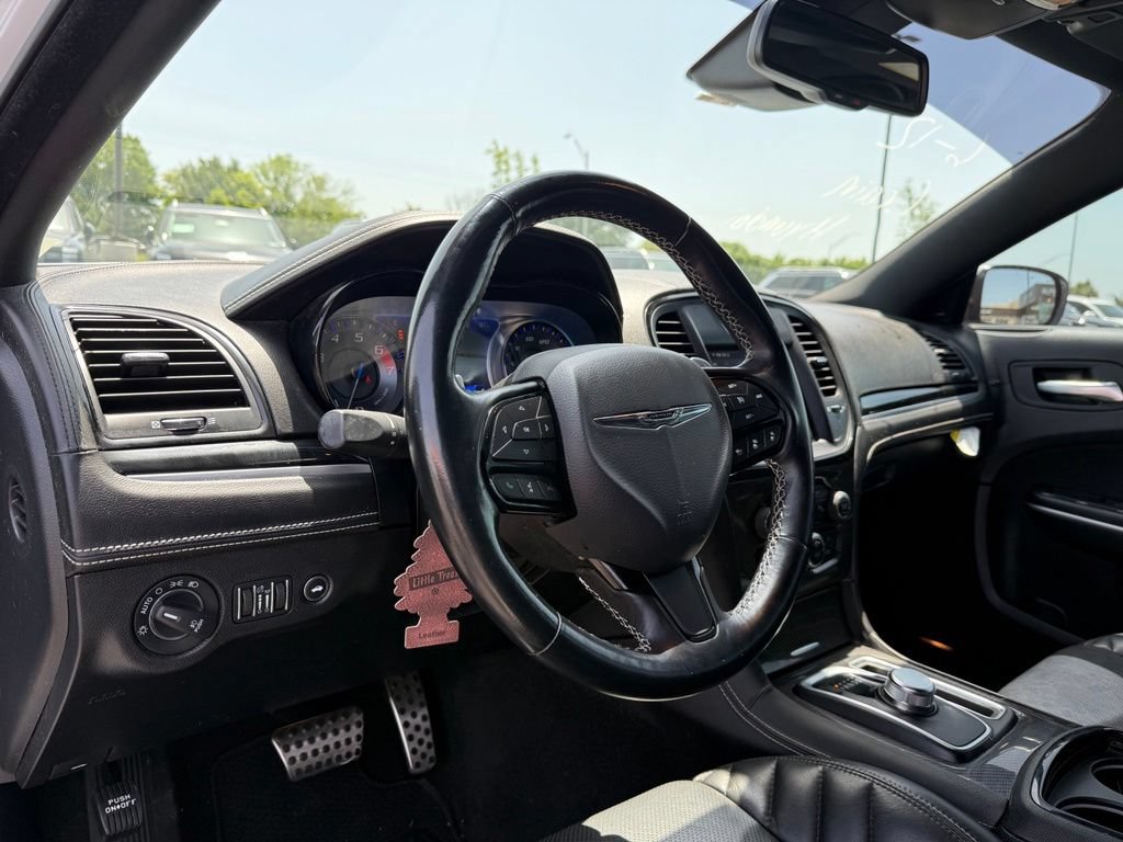Used 2023 Chrysler 300 C RWD image 10