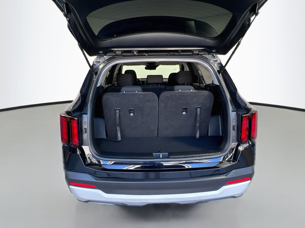 Certified 2025 Kia Sorento LX FWD image 25