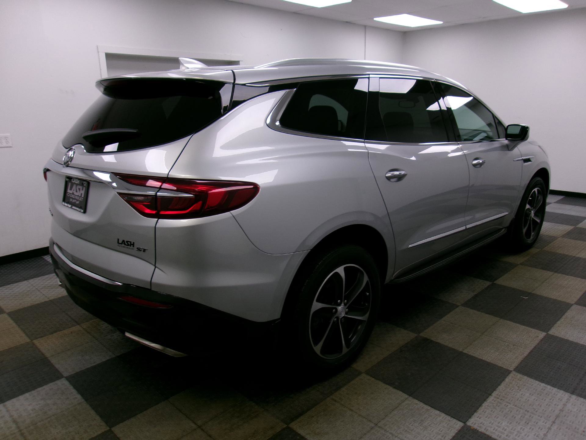 Used 2021 Buick Enclave Essence image 14