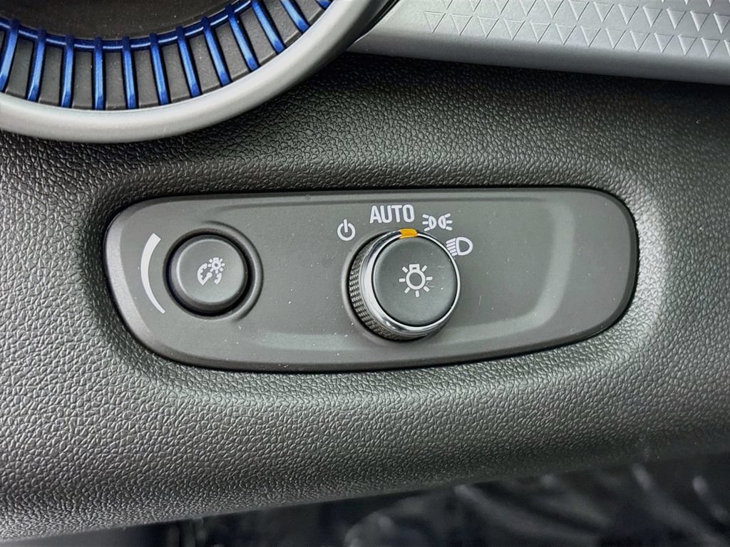 Certified 2025 Chevrolet Trax LS w/ LS Convenience Package FWD image 11