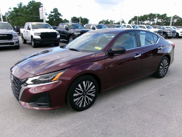 Used 2024 Nissan Altima 2.5 SV image 2
