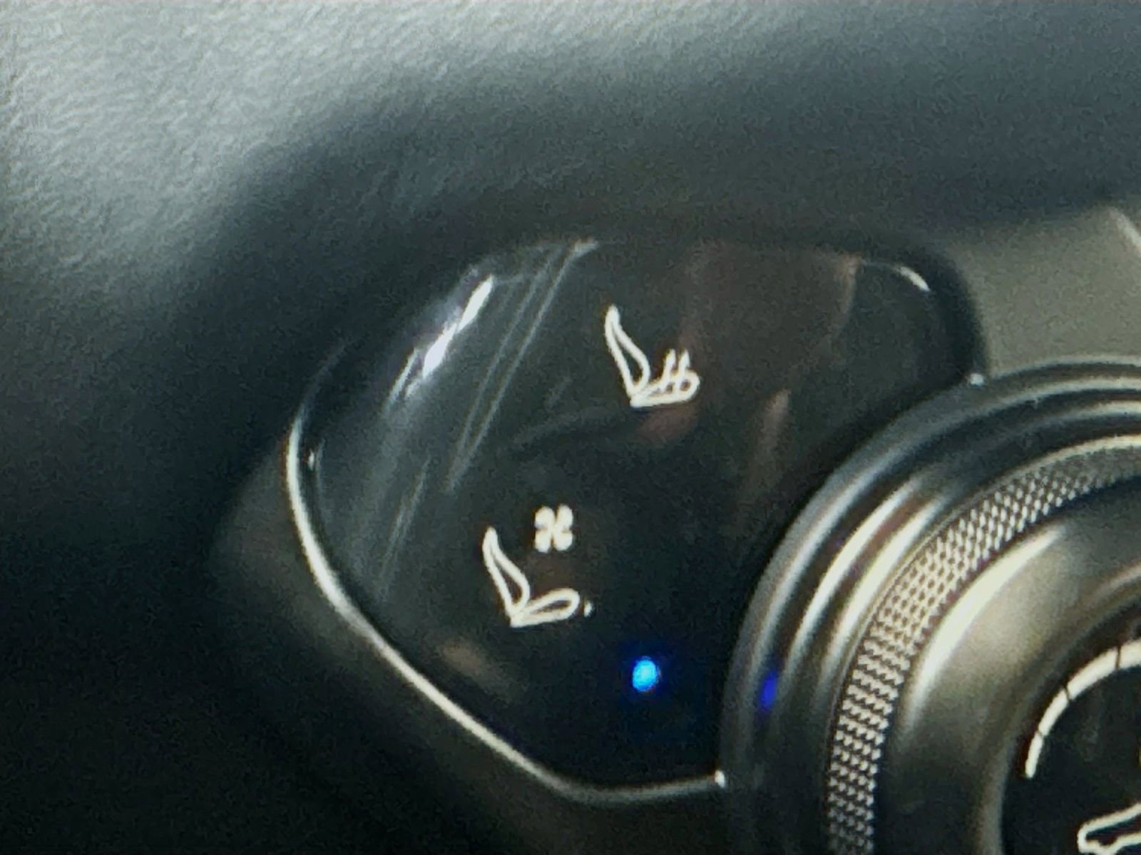 Used 2023 Aston Martin V8 Vantage Coupe image 18