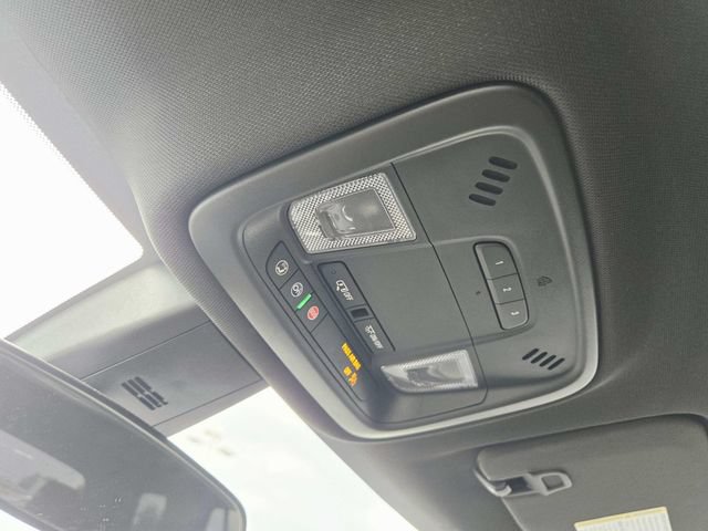 Used 2023 Chevrolet Traverse LT FWD image 18