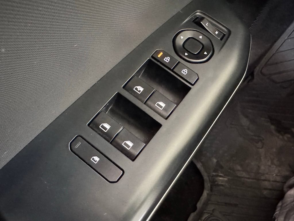 Used 2025 Kia K4 FWD image 21