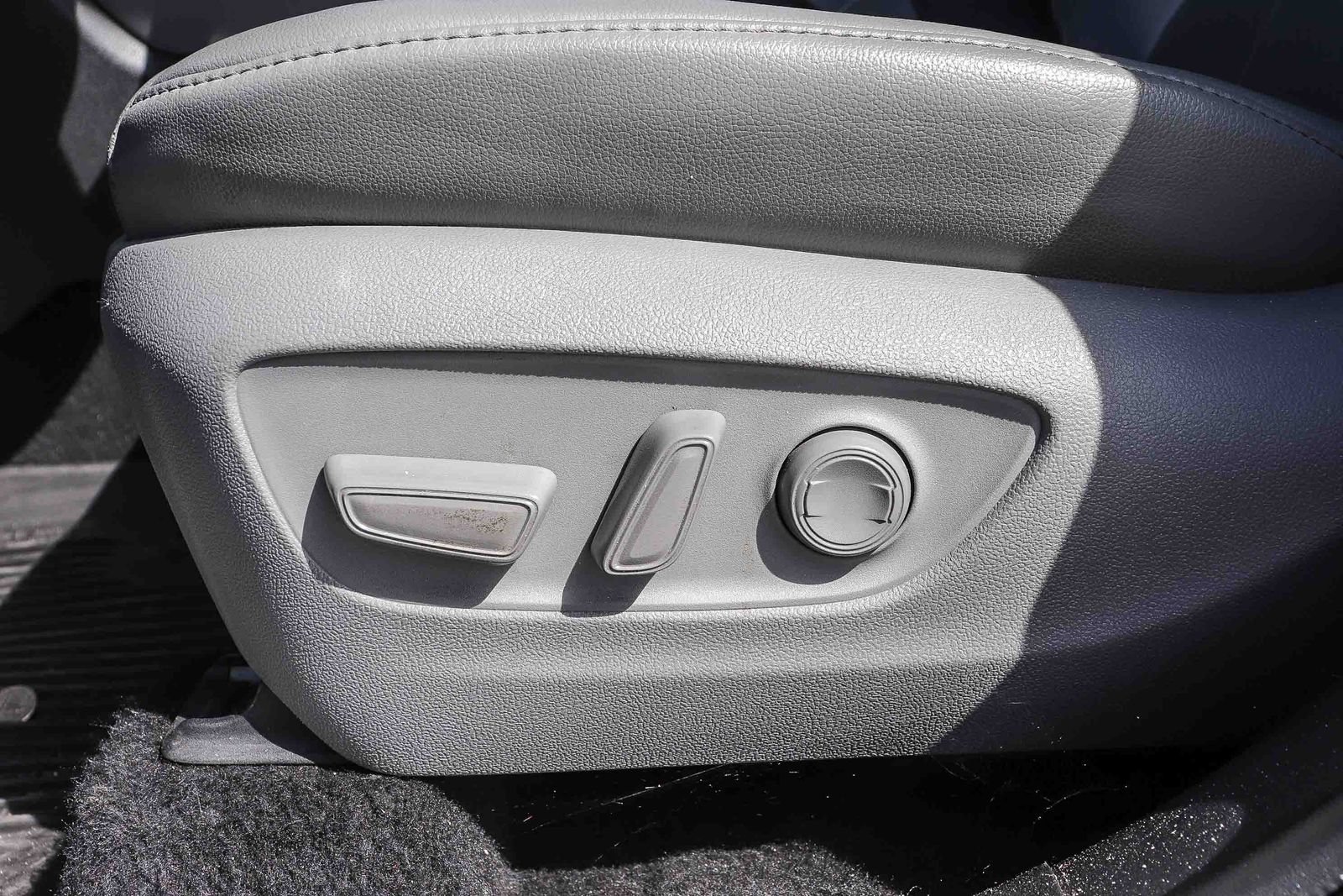 Used 2022 Toyota Highlander Limited AWD/4WD image 5