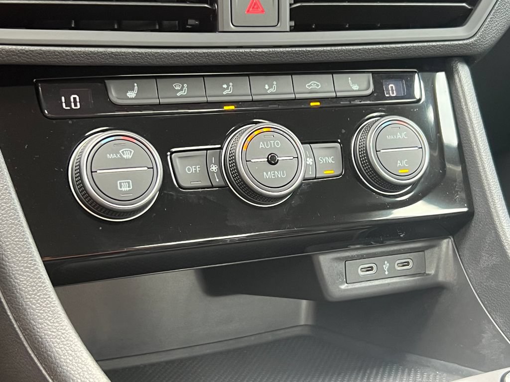 Used 2024 Volkswagen Jetta SE FWD image 25