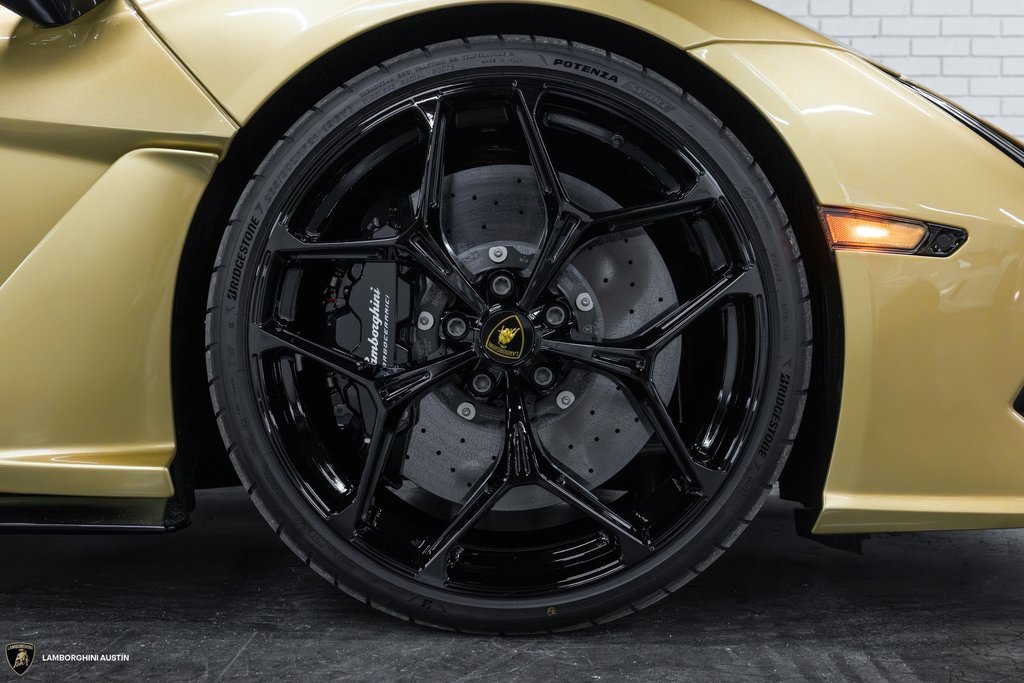 Used 2025 Lamborghini Revuelto image 21