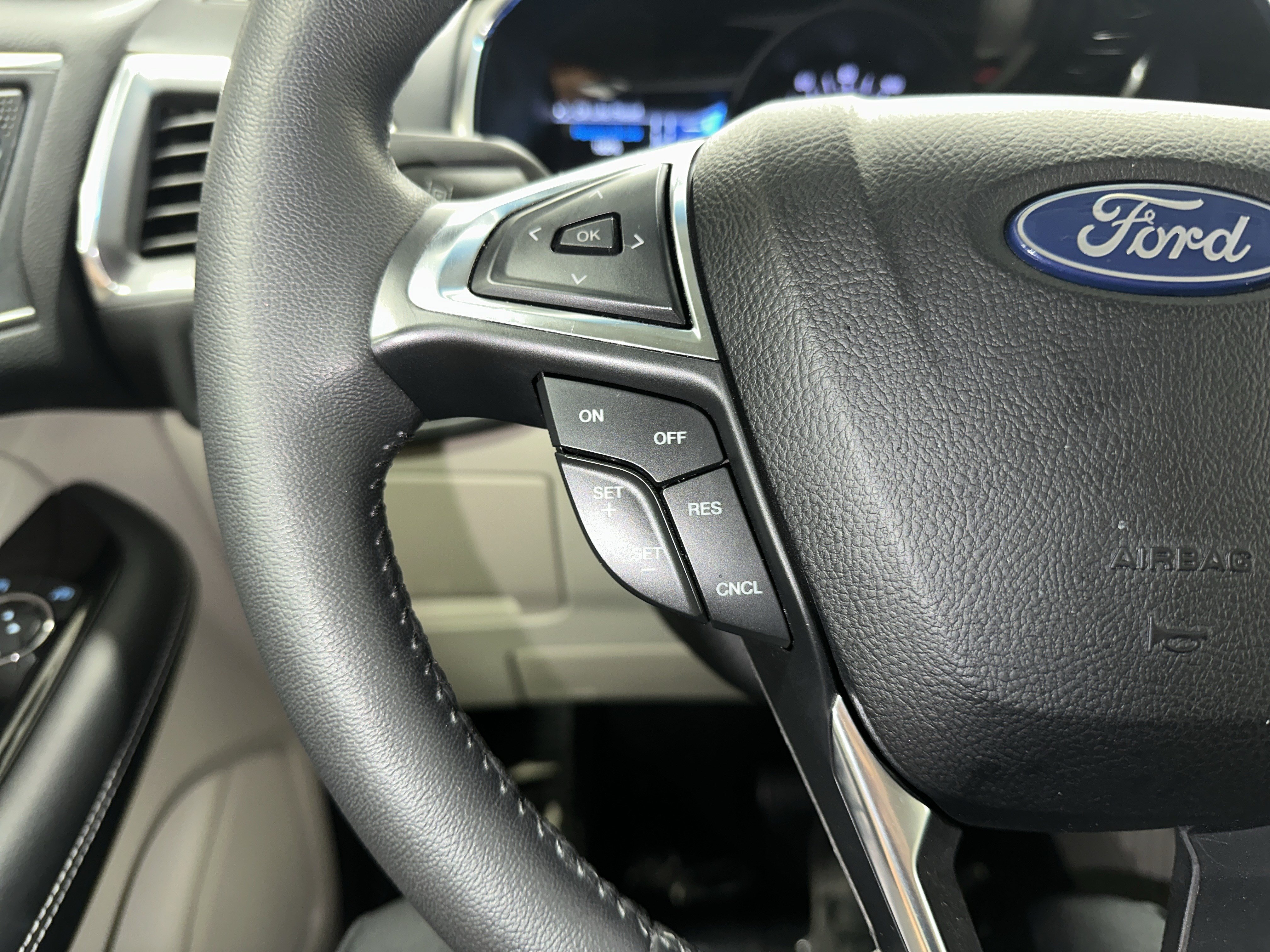 Used 2020 Ford Edge Titanium AWD/4WD image 19