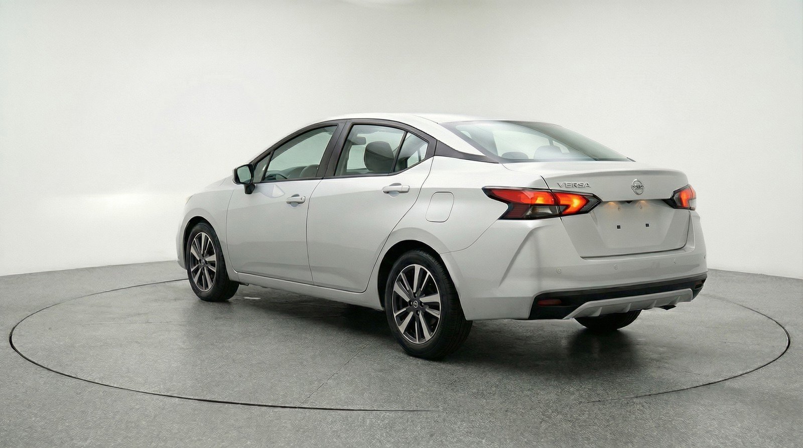 Used 2025 Nissan Versa SV image 6