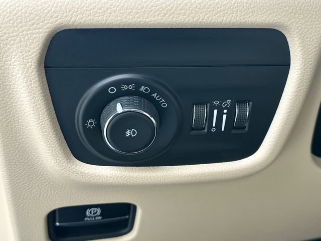 Used 2024 Jeep Grand Cherokee L Limited AWD/4WD image 32