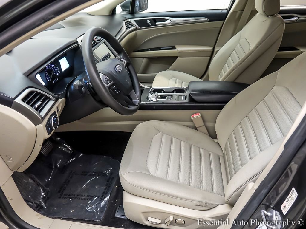 Certified 2018 Ford Fusion SE w/ Fusion SE Technology Package FWD image 11