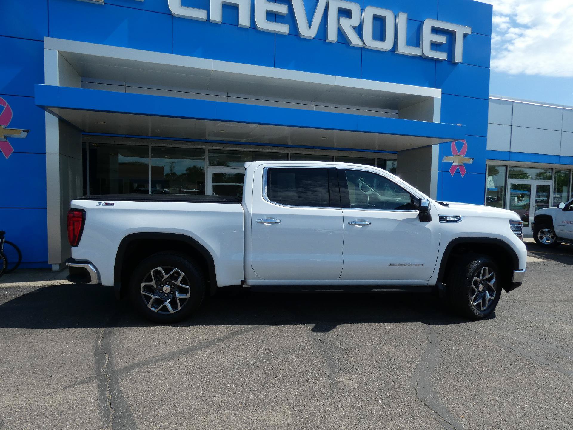 Certified 2025 GMC Sierra 1500 SLT w/ SLT Premium Plus Package AWD/4WD image 2