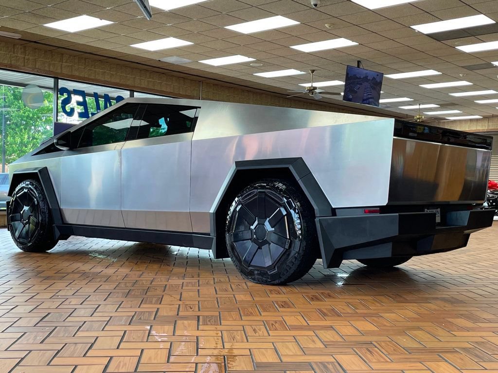 Used 2024 Tesla Cybertruck AWD Crew Cab image 6