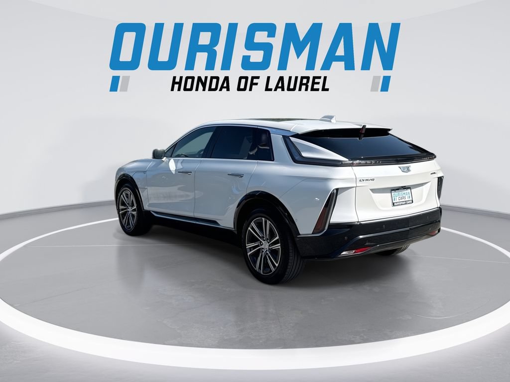 Used 2024 Cadillac Lyriq Luxury AWD/4WD image 6