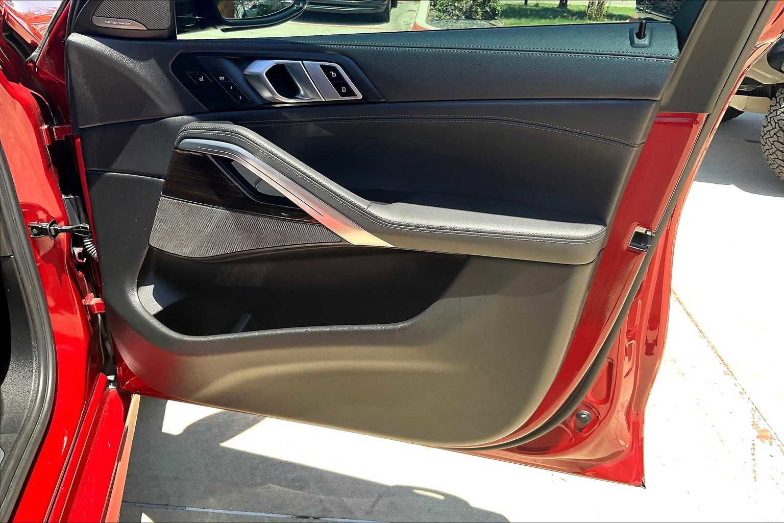 Used 2023 BMW X6 xDrive40i w/ Executive Package image 41