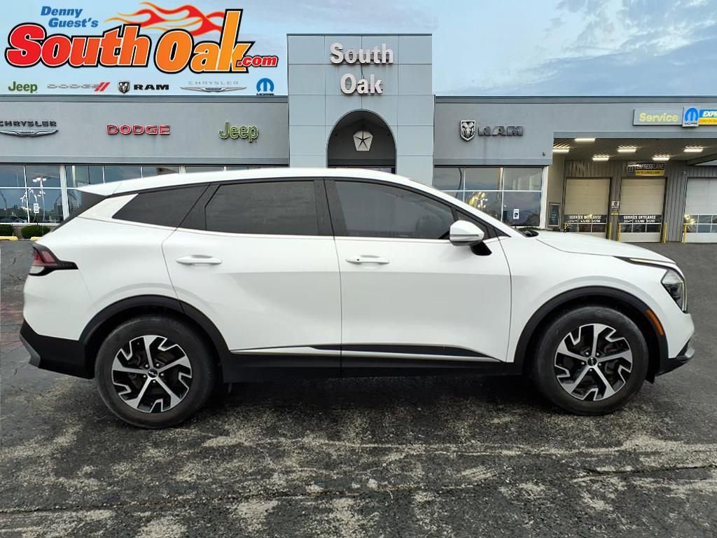 Used 2023 Kia Sportage EX FWD image 2