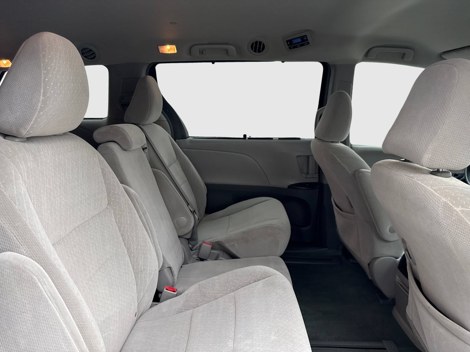 Used 2017 Toyota Sienna LE FWD image 44