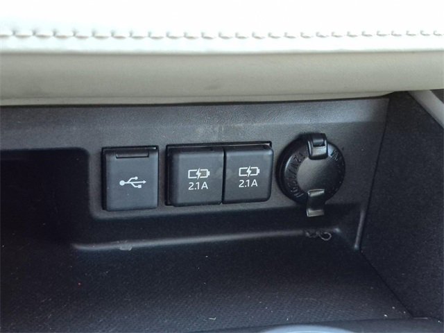 Used 2020 Toyota Highlander XLE image 43