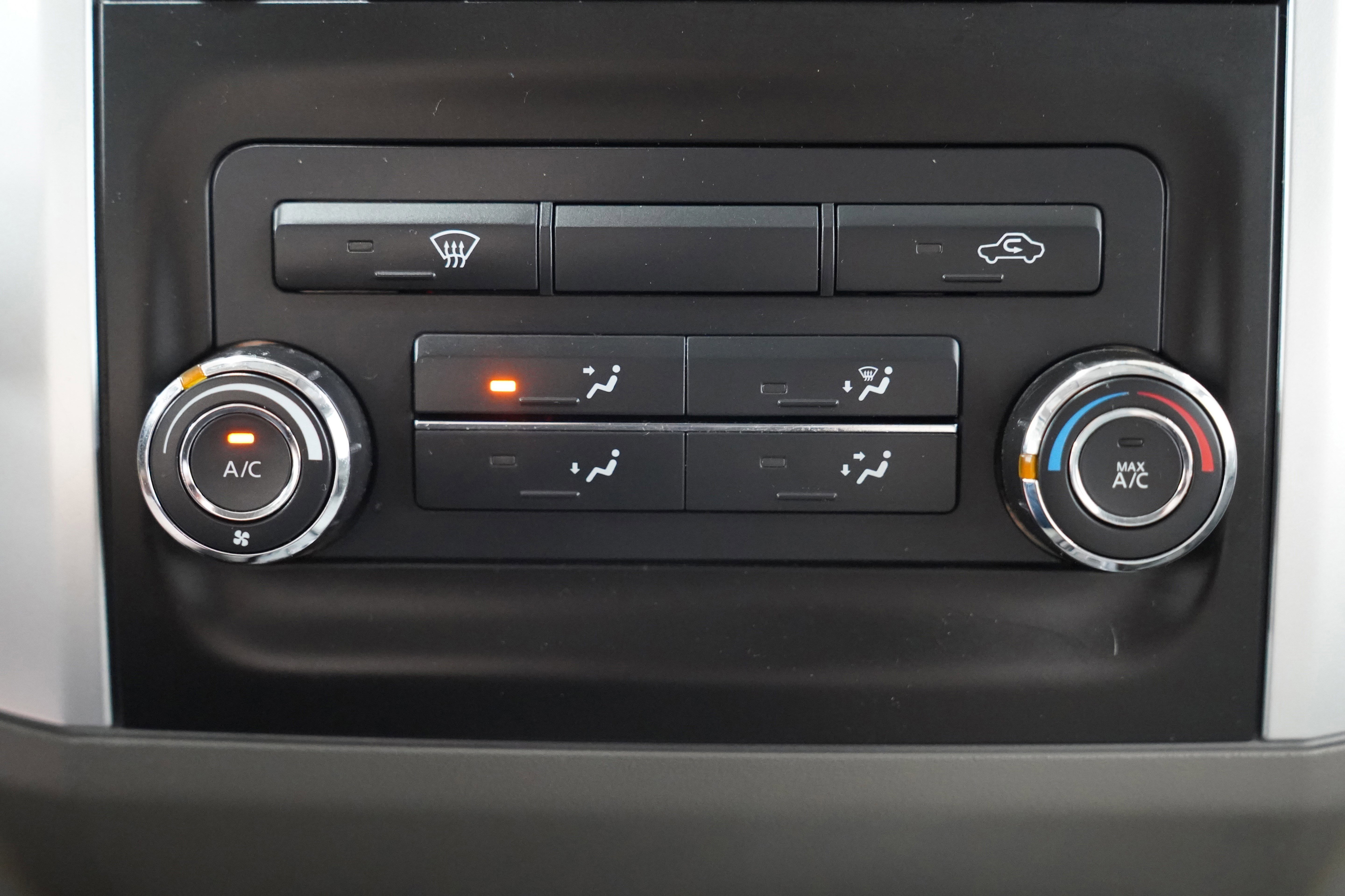 Used 2018 Nissan Frontier SV AWD/4WD image 25