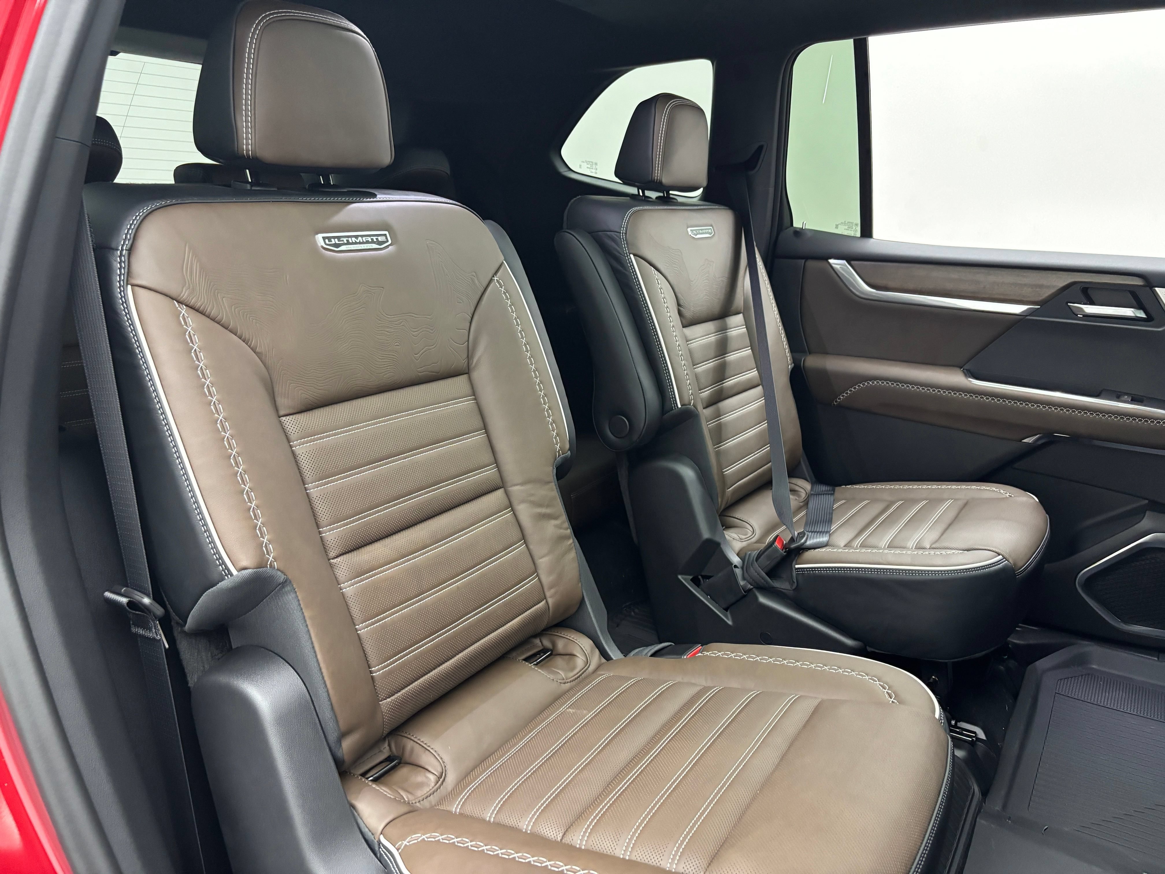 New 2026 GMC Acadia Denali Ultimate w/ LPO, Floor Liner Package AWD/4WD image 44