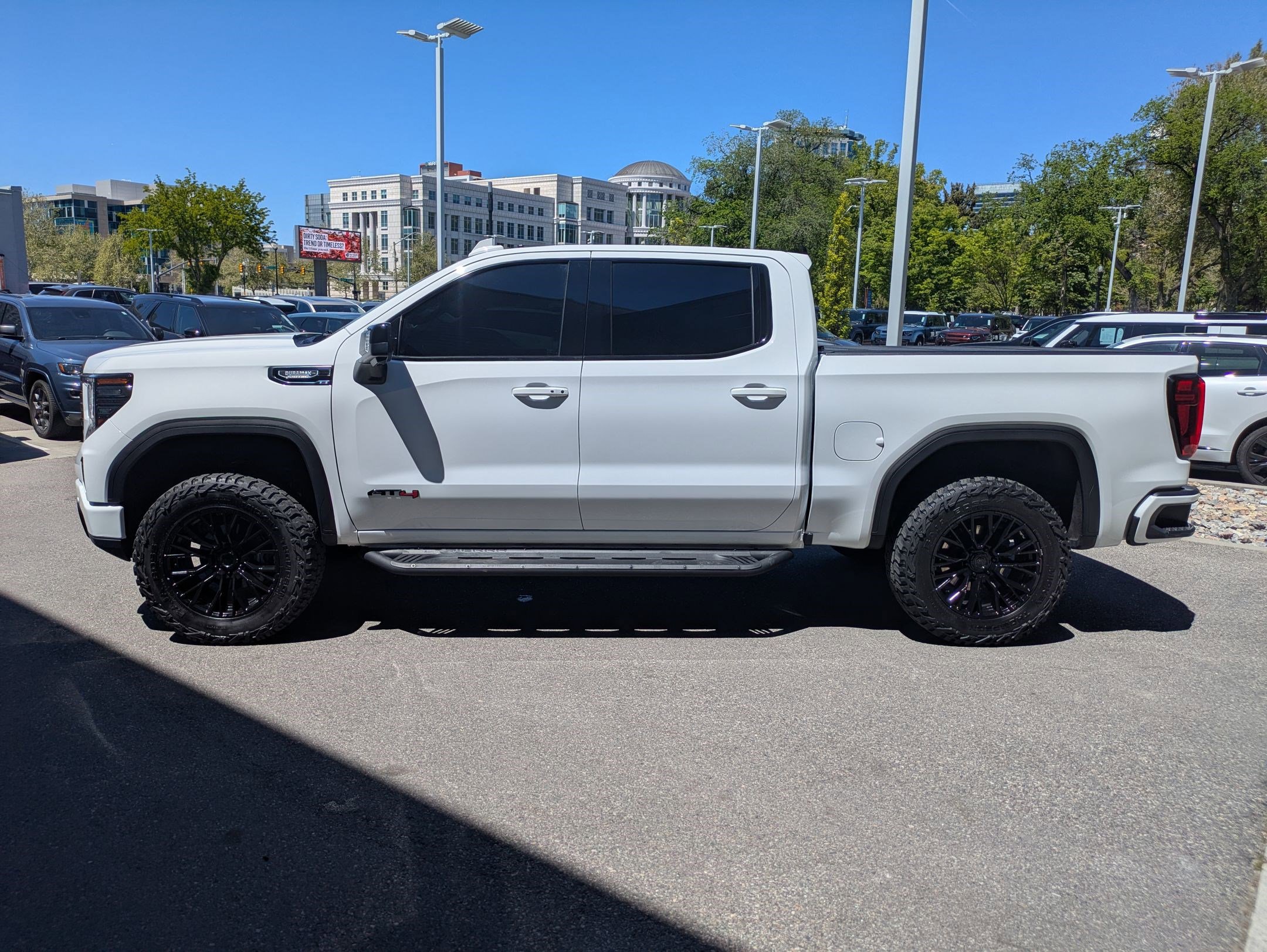Used 2024 GMC Sierra 1500 AT4 w/ Technology Package AWD/4WD image 8