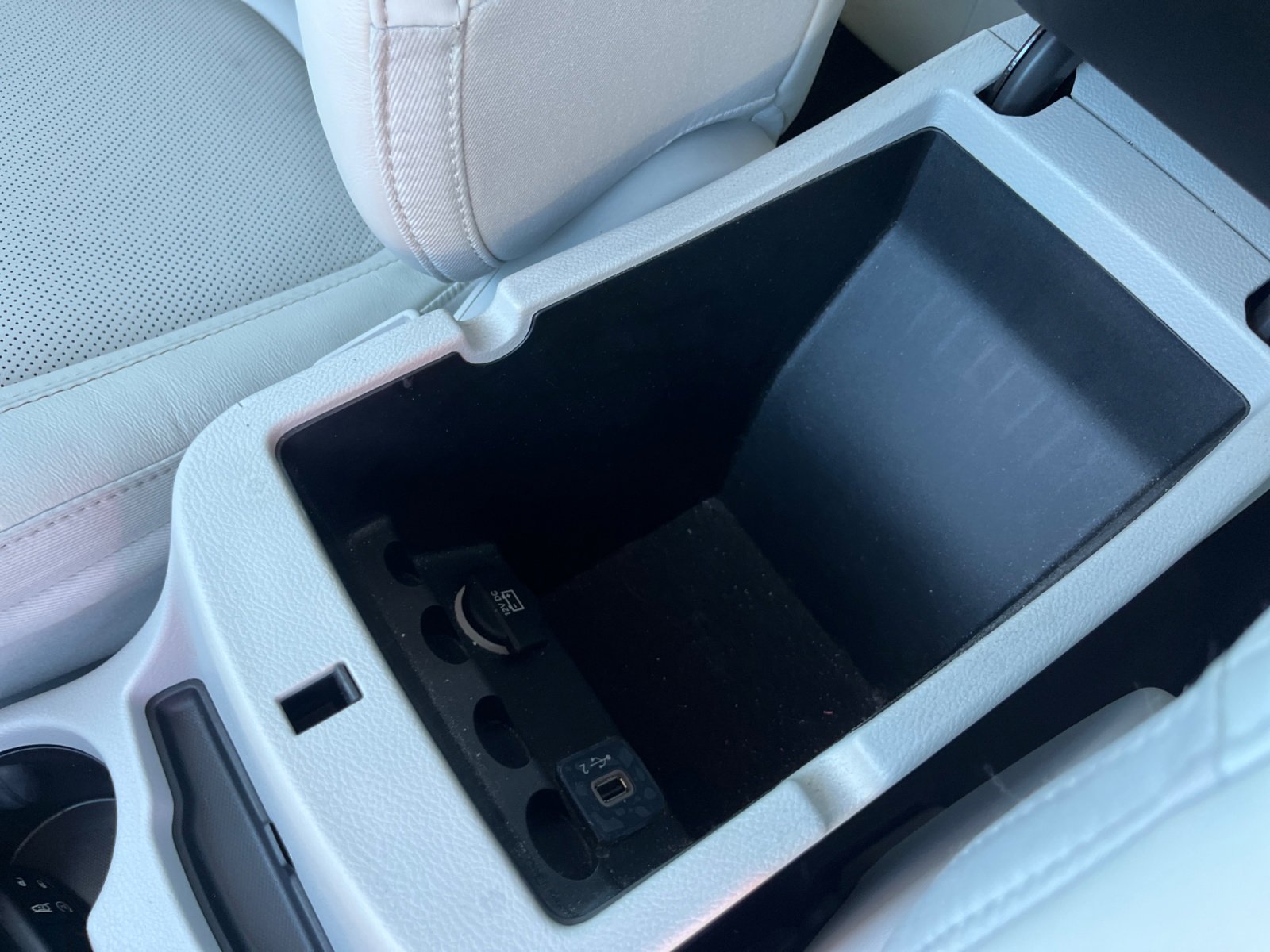 Used 2020 Jeep Cherokee Limited w/ Technology Group image 15