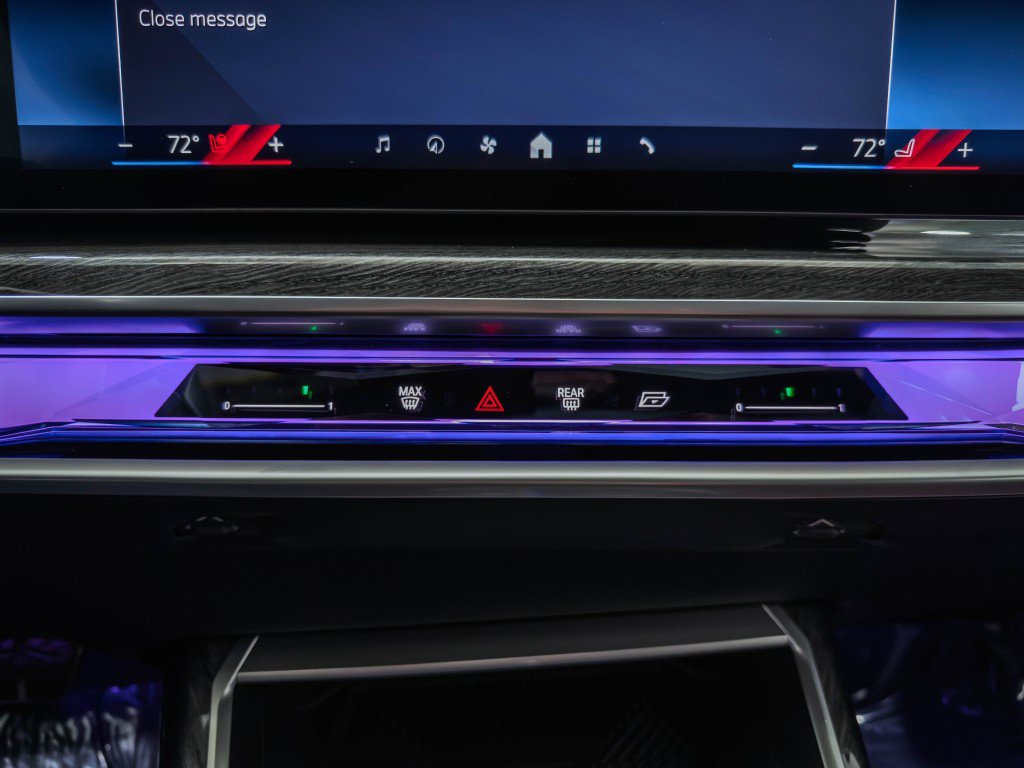 Used 2025 BMW 760i xDrive w/ Executive Package AWD/4WD image 44