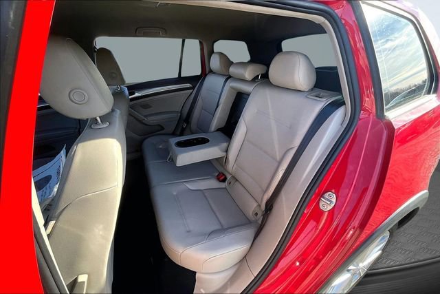 Used 2017 Volkswagen Golf Alltrack S image 21