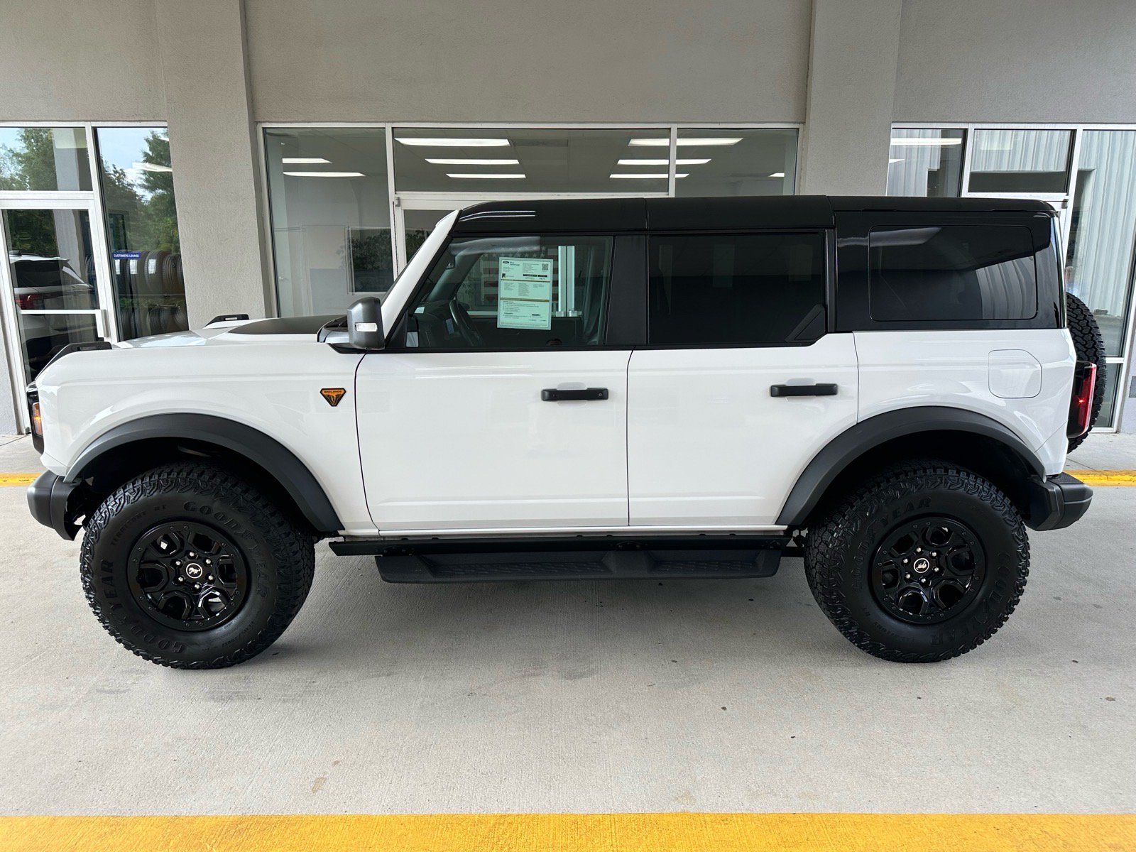 Certified 2025 Ford Bronco Badlands AWD/4WD image 4