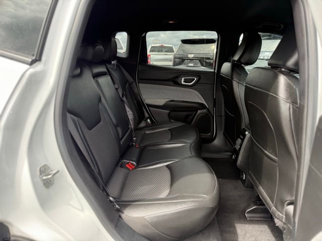 Used 2025 Jeep Compass Latitude AWD/4WD image 19